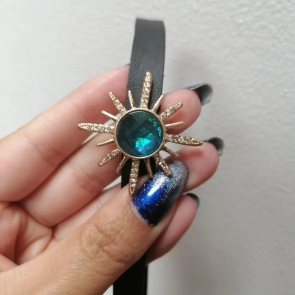 Iridescent Sunburst Star Choker